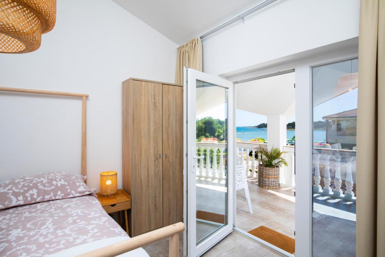 Apartments And Rooms Jakic Medulin Exterior foto