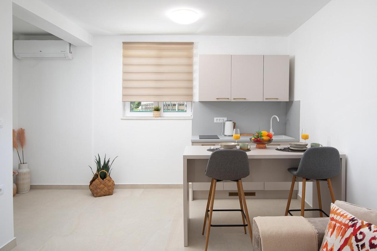 Apartments And Rooms Jakic Medulin Exterior foto