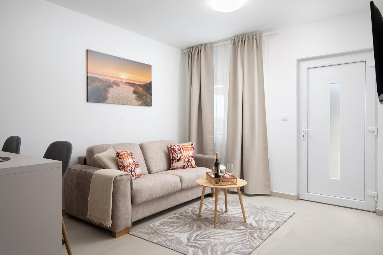 Apartments And Rooms Jakic Medulin Exterior foto