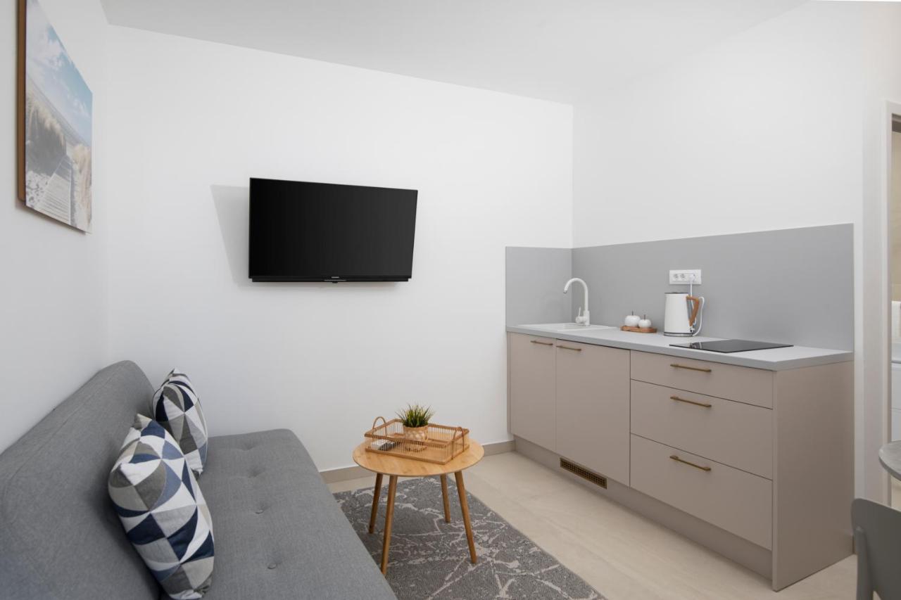 Apartments And Rooms Jakic Medulin Exterior foto